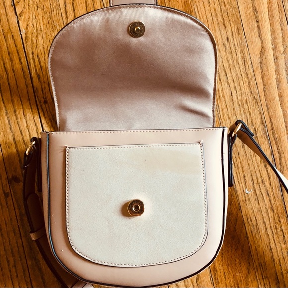 Contrast Piping Crossbody Bag - Picture 3 of 6